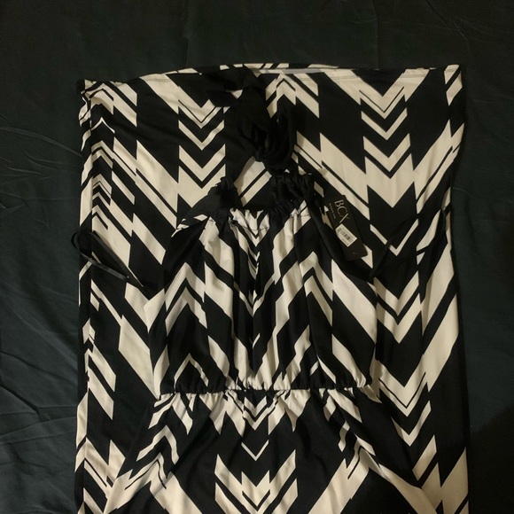 BCX Juniors Printed Halter Maxi Dress. XS - Picture 4 of 8